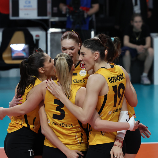 VakıfBank, Kupa Voley'de yarı finale yükseldi