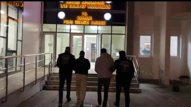 Kendilerini polis olarak tanıtıp, 2 kişiyi gasbettiler