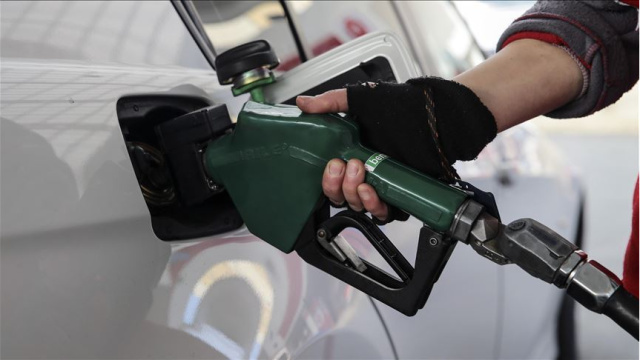 Akaryakıt fiyatlarında geçici olarak eşel mobil sistemi devreye alındı