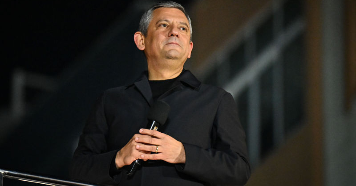 Özel, Kağıthane'de Miting Düzenledi