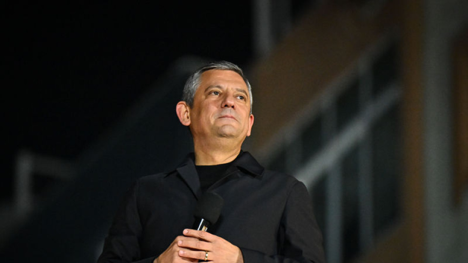 Özel, Kağıthane'de miting düzenledi