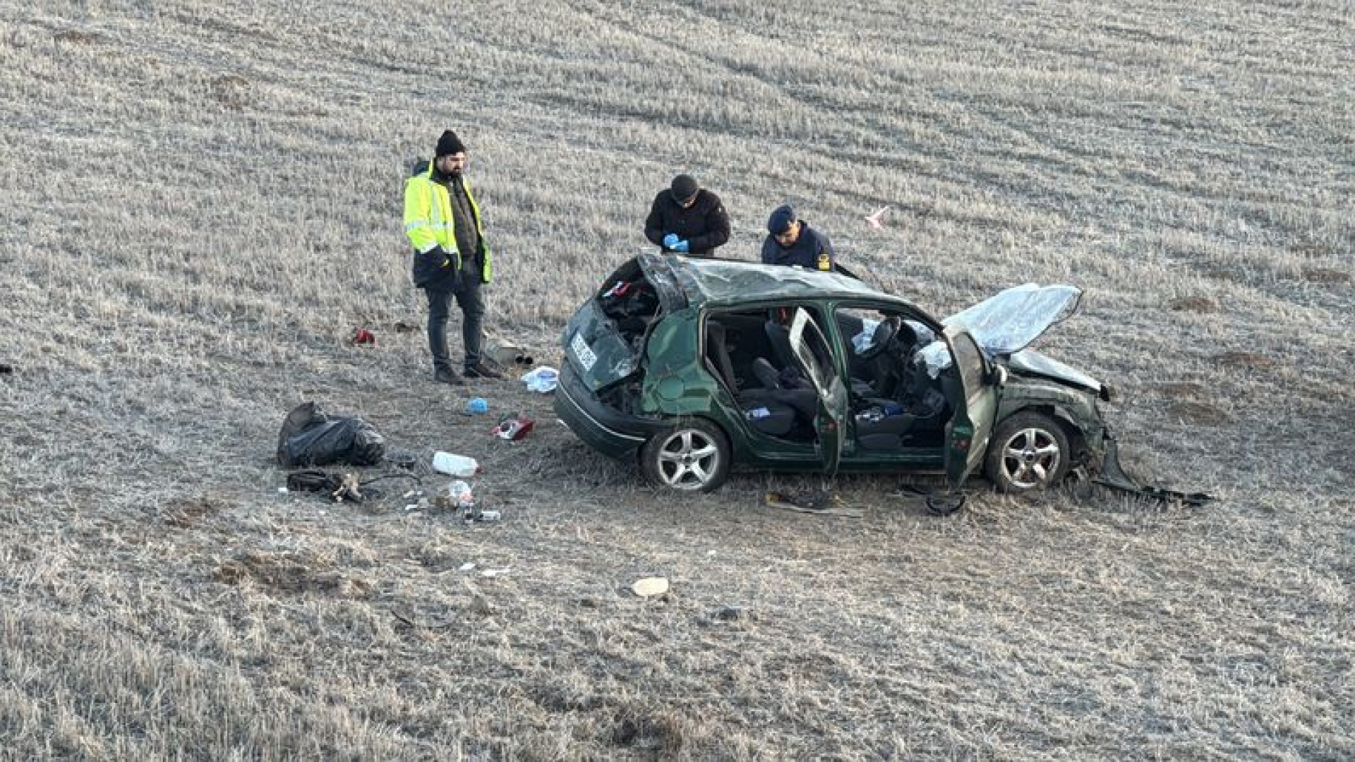 Kütahya'da Feci Trafik Kazası: Otomobil Tarlaya Uçtu, 1 Ölü, 2 Yaralı