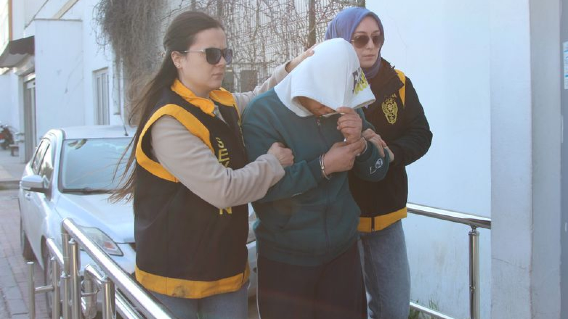 Adana'da Korkunç Olay: Eşini Bıçaklayan Kadın İntihar Girişiminde Bulundu