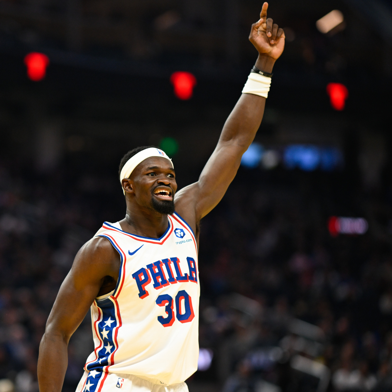 Adem Bona'dan Jazz potasına 12 sayı!