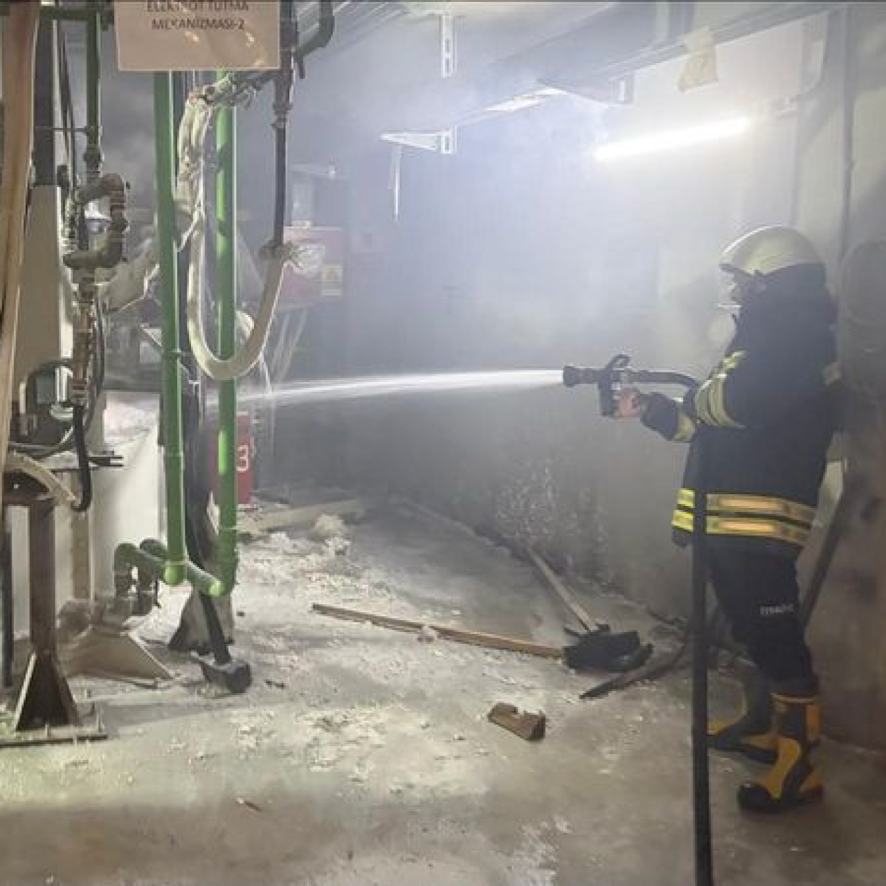 Fabrikada patlama: 1'i ağır 2 yaralı