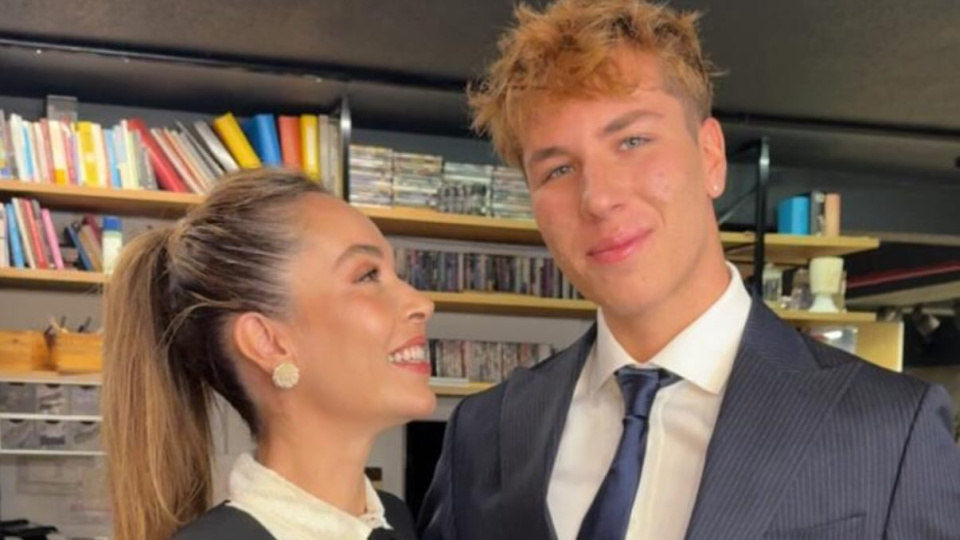 Annesinin boyunu geçti