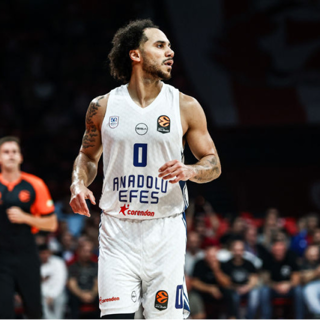 Anadolu Efes'e Larkin şoku!