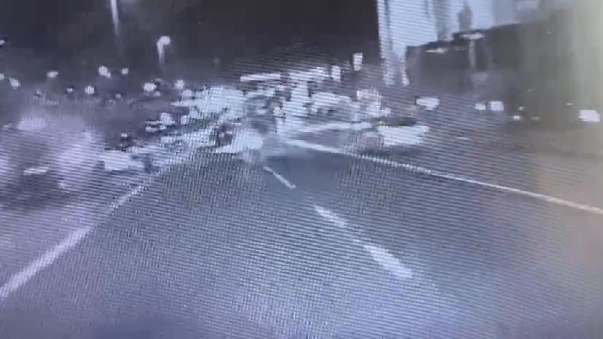 Sağa kırıp motosikletliye çarptı! Korkunç görüntü! | Son dakika haberleri