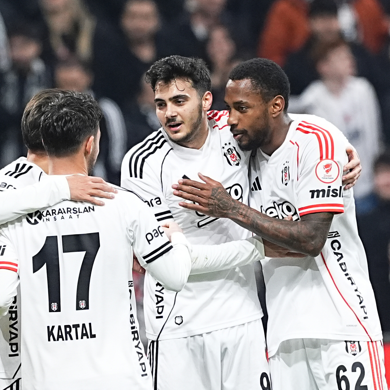 Beşiktaş yenilerle coşuyor!