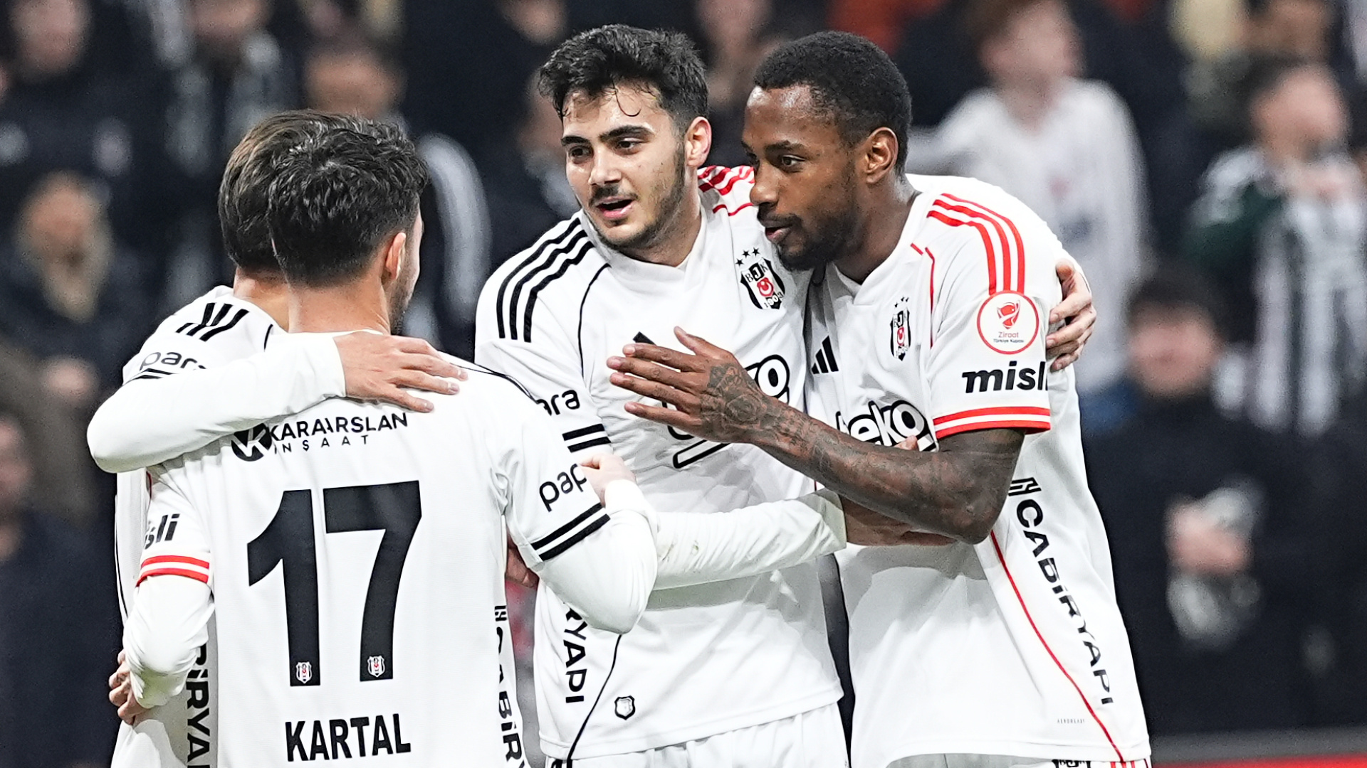 Beşiktaş yenilerle coşuyor! - Beşiktaş Haberleri