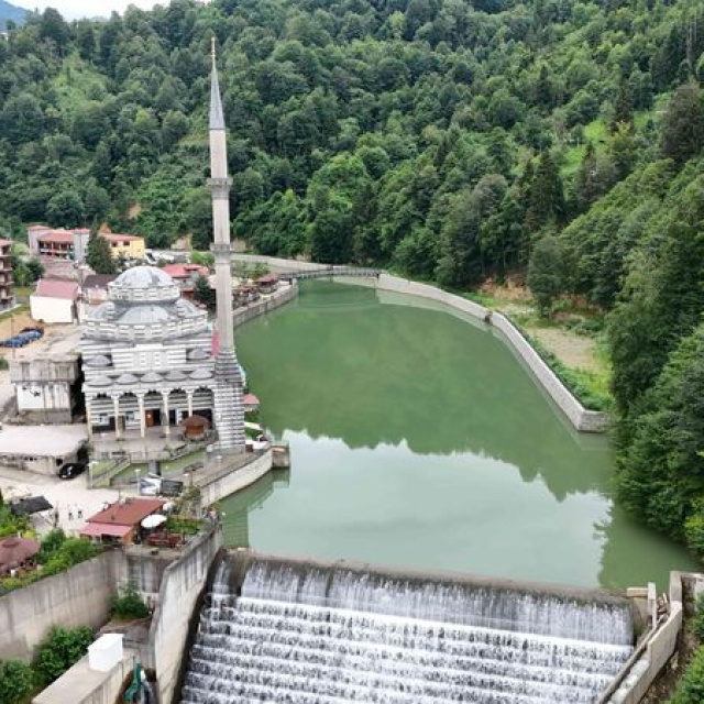 Hemşin'deki taşkın kontrol çalışması tamamlandı