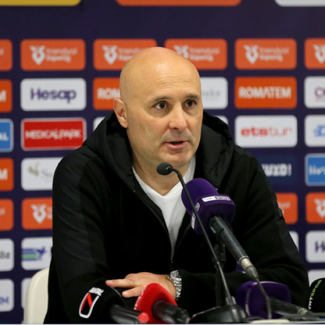 "Futbolcularımın verdiği mücadeleden memnunum"