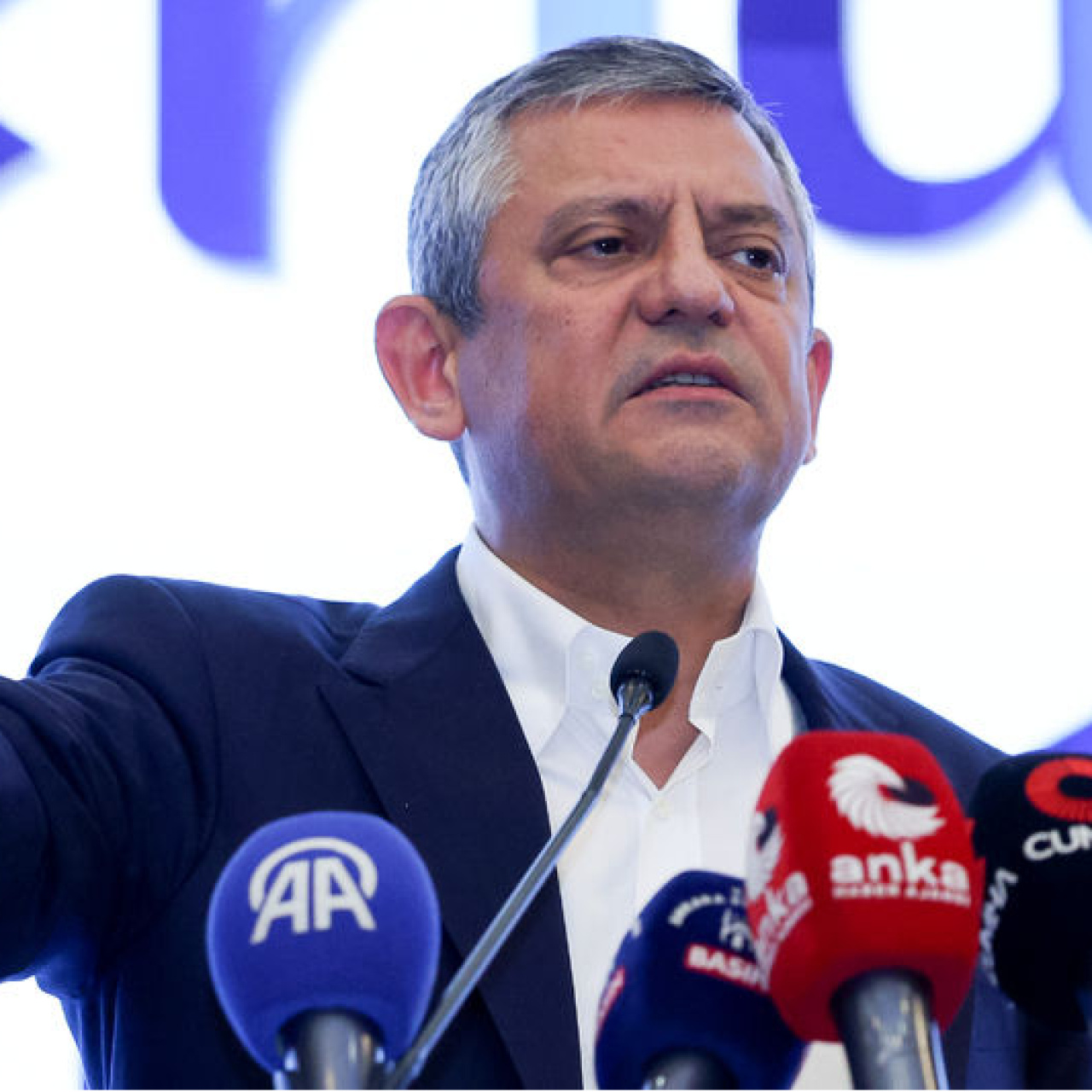 Özgür Özel: Bir Pedro Sánchez olamıyoruz