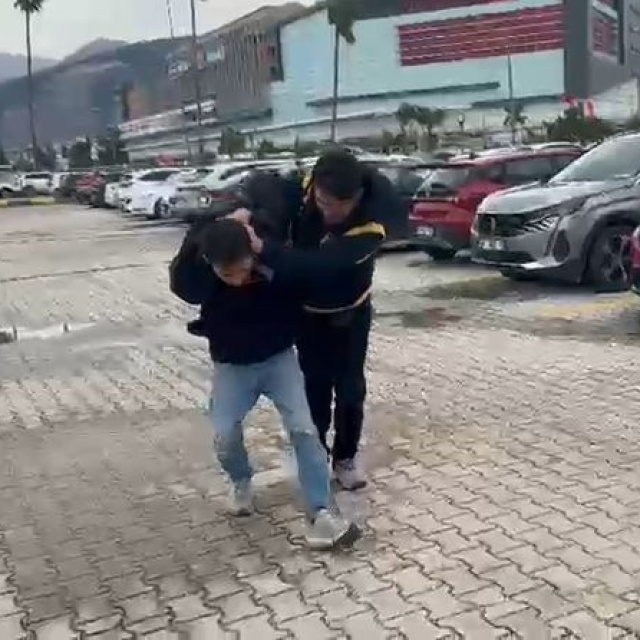 Tuvalette gizlice kadınların görüntülerini çekti