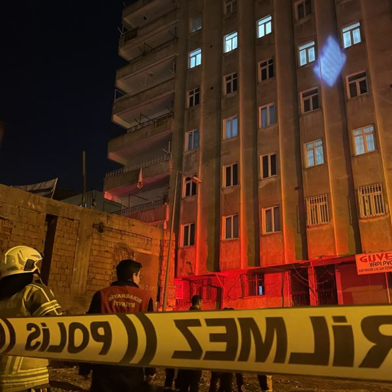 8 katlı bina tedbiren boşaltıldı