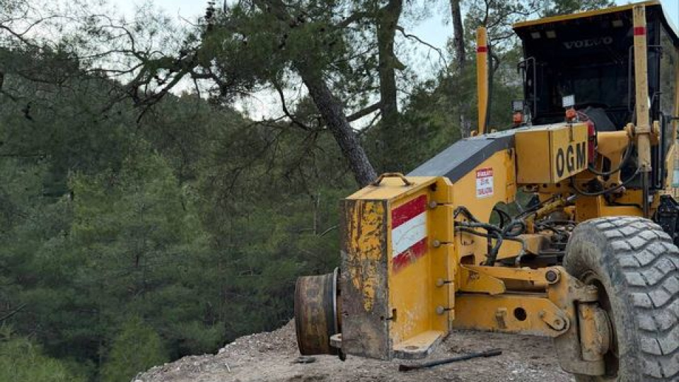 Tamiratta fırlayan tekerin çaptığı kadın, uçuruma düştü!