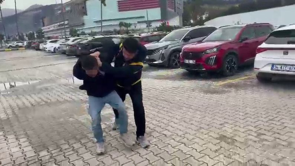 Kadınlar tuvaletinde 15 kadının görüntüsünü çekti!