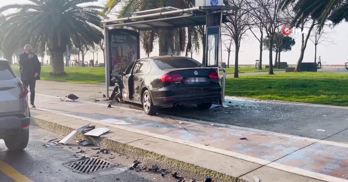 Kartal'da Kırmızı ışıkta Aracın Durağa Dalması