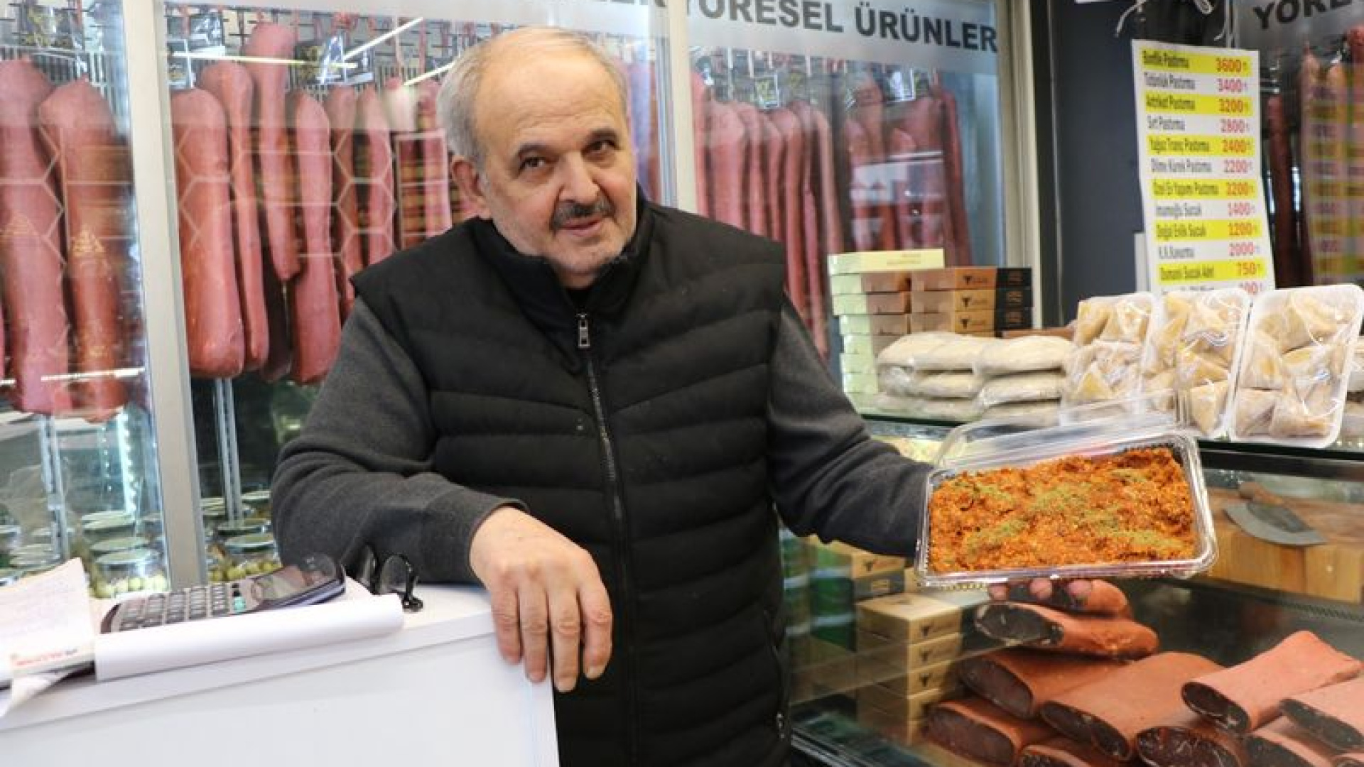 Kayseri'de Ramazan Sofralarının Vazgeçilmezi: Sucuk İçi Yoğun İlgi Görüyor