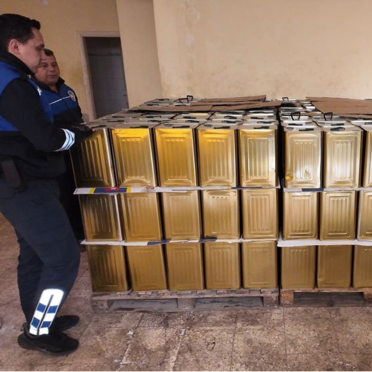 4,5 ton sahte zeytinyağı ele geçirildi