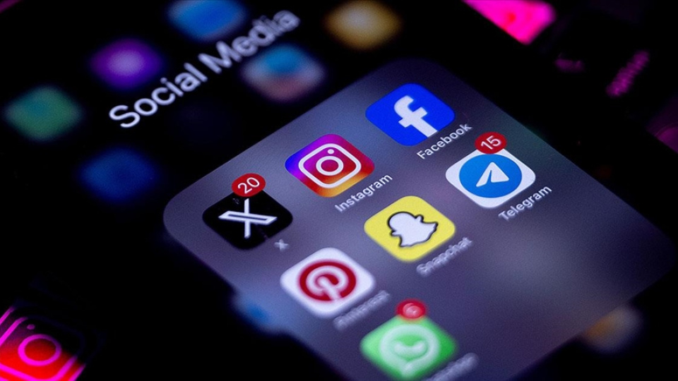 Sosyal medya devleri AB'yi hedef aldı