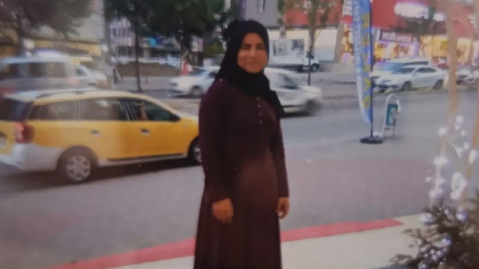 Eşini öldürdü, kendisini ihbar etti