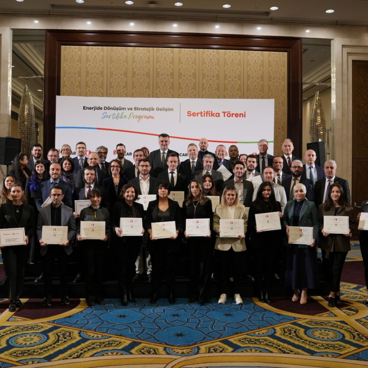 'Enerjide Dönüşüm ve Stratejik Gelişim Programı' ilk mezunlarını verdi