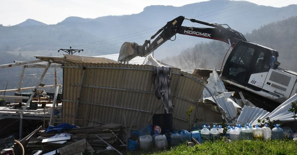 İznik'te Tarım Arazisindeki Yaka Yapılar Yıkıldı