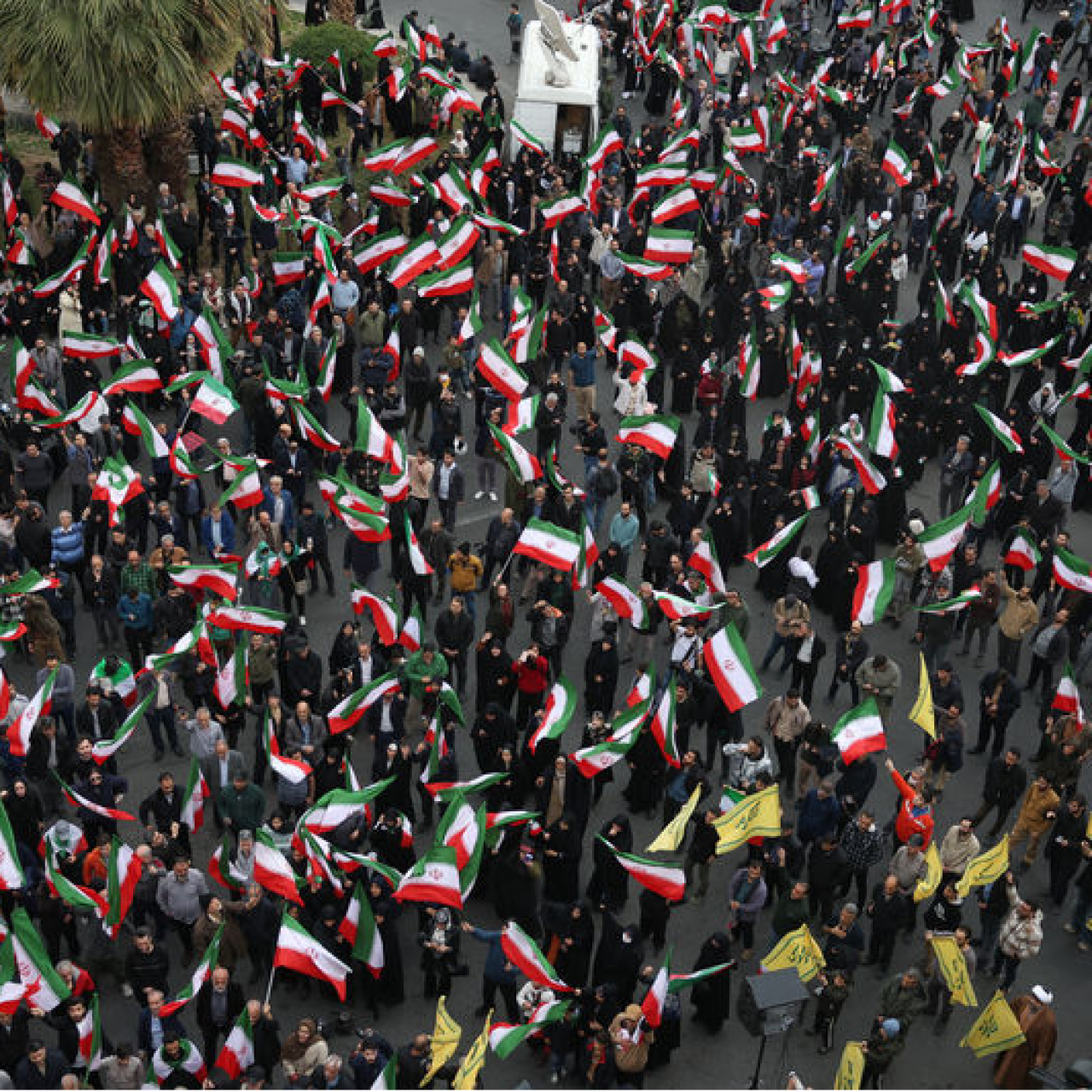 Tahran’da cuma namazının ardından ABD ve İsrail’e protesto