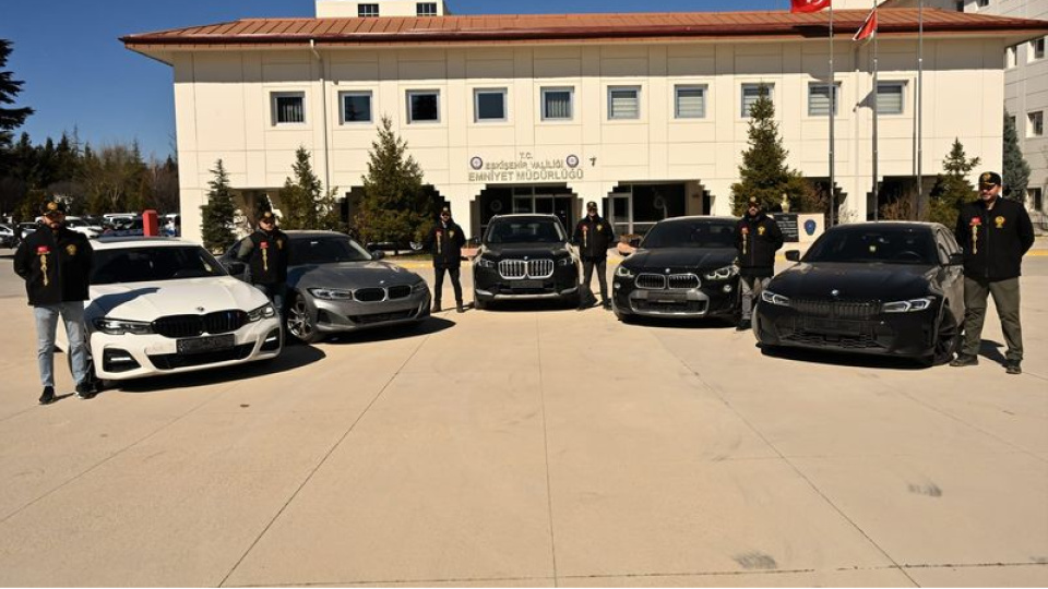 Oto hırsızlığı çetesi çökertildi: 11 gözaltı