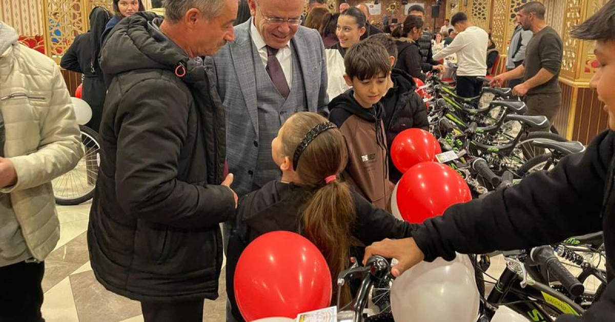 Uzunköprü'de Yetim Çocuklarına Bisiklet Hediye Edilir