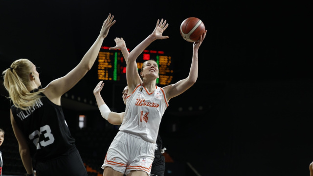 Çimsa ÇBK Mersin seride öne geçti!