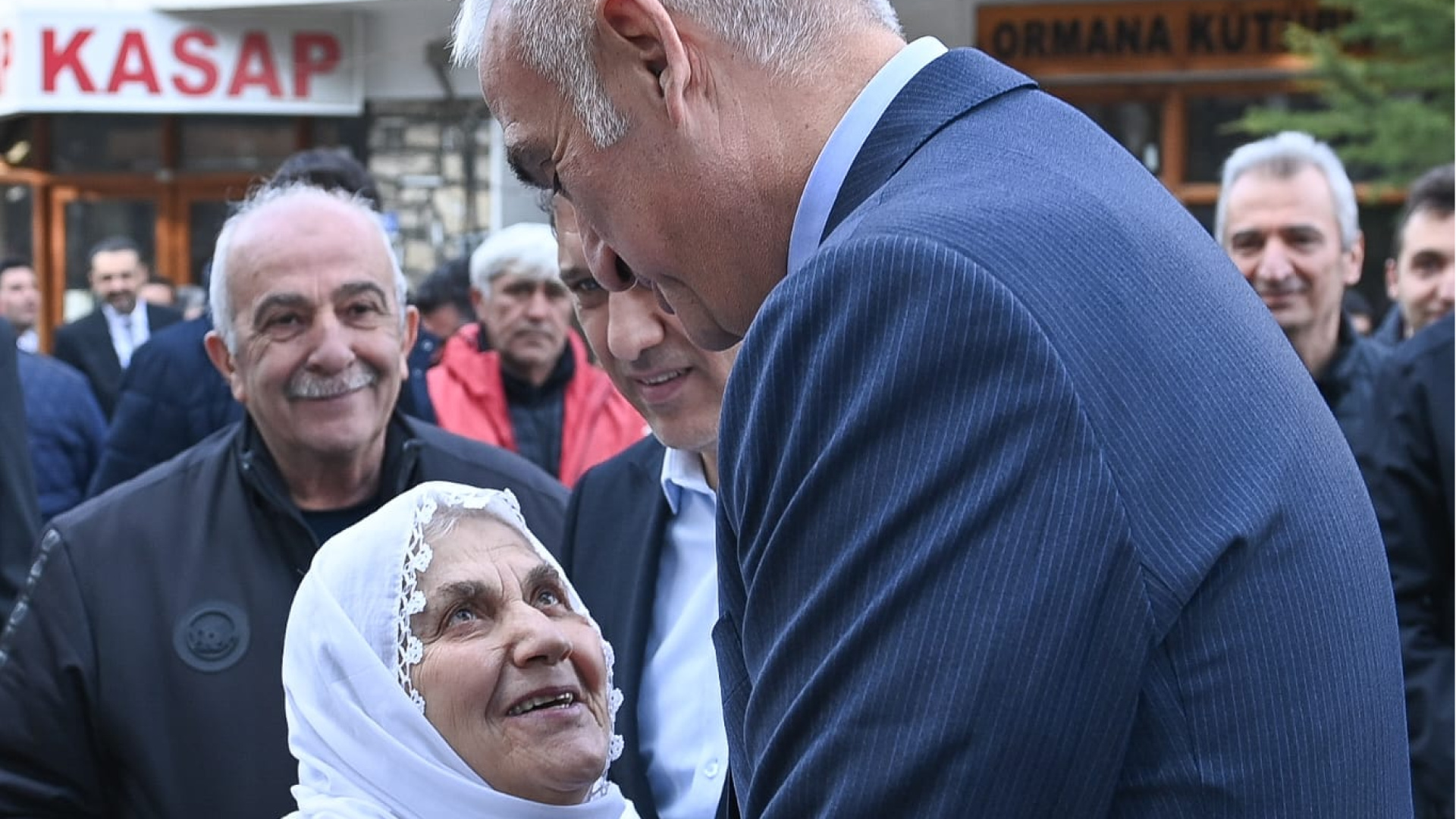 Bakan Mehmet Nuri Ersoy, hemşehrileriyle geleneksel iftar sofrasında bir araya geldi