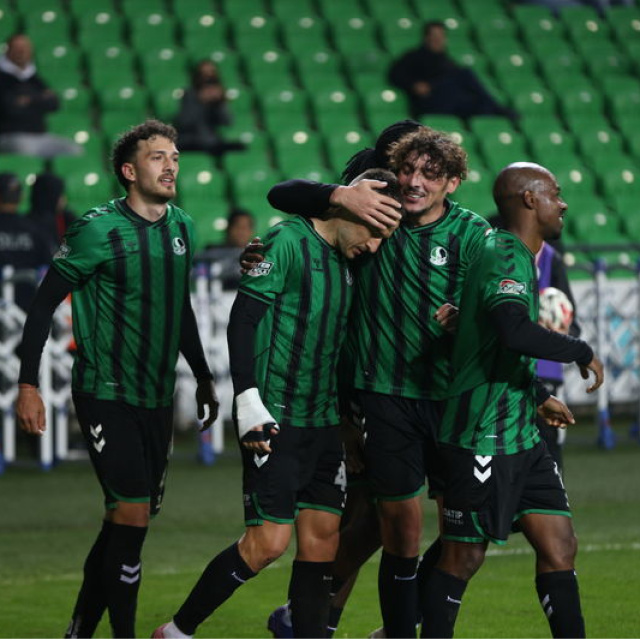 Sakaryaspor 11 maç sonra kazandı!