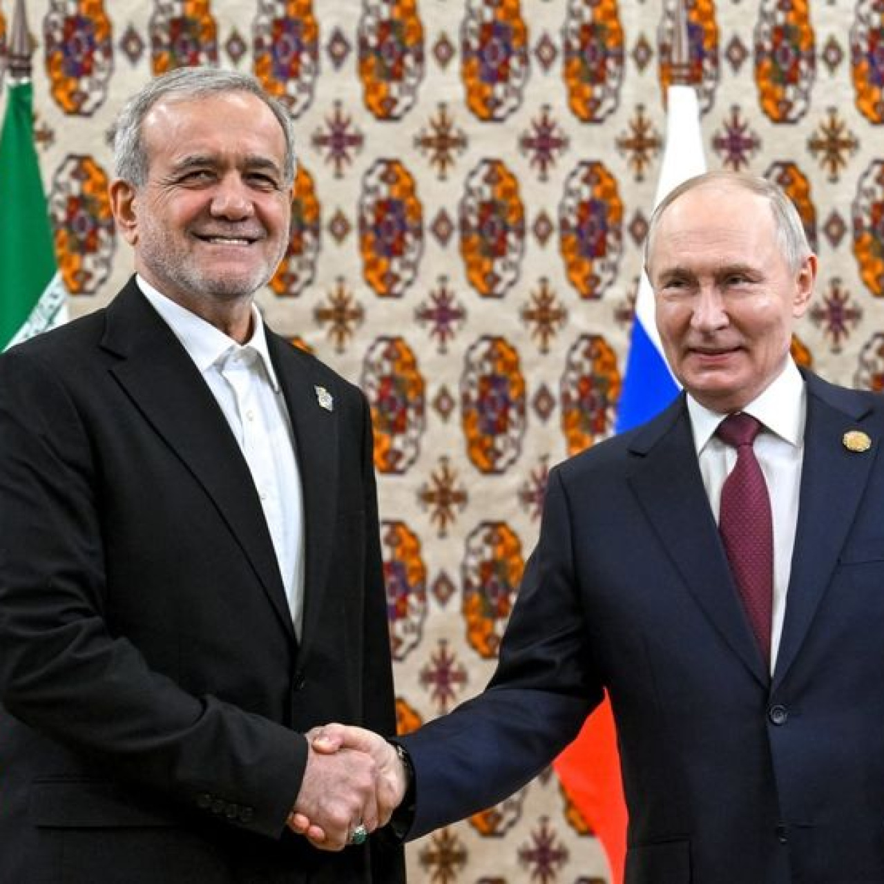 Putin, Pezeşkiyan ile görüştü