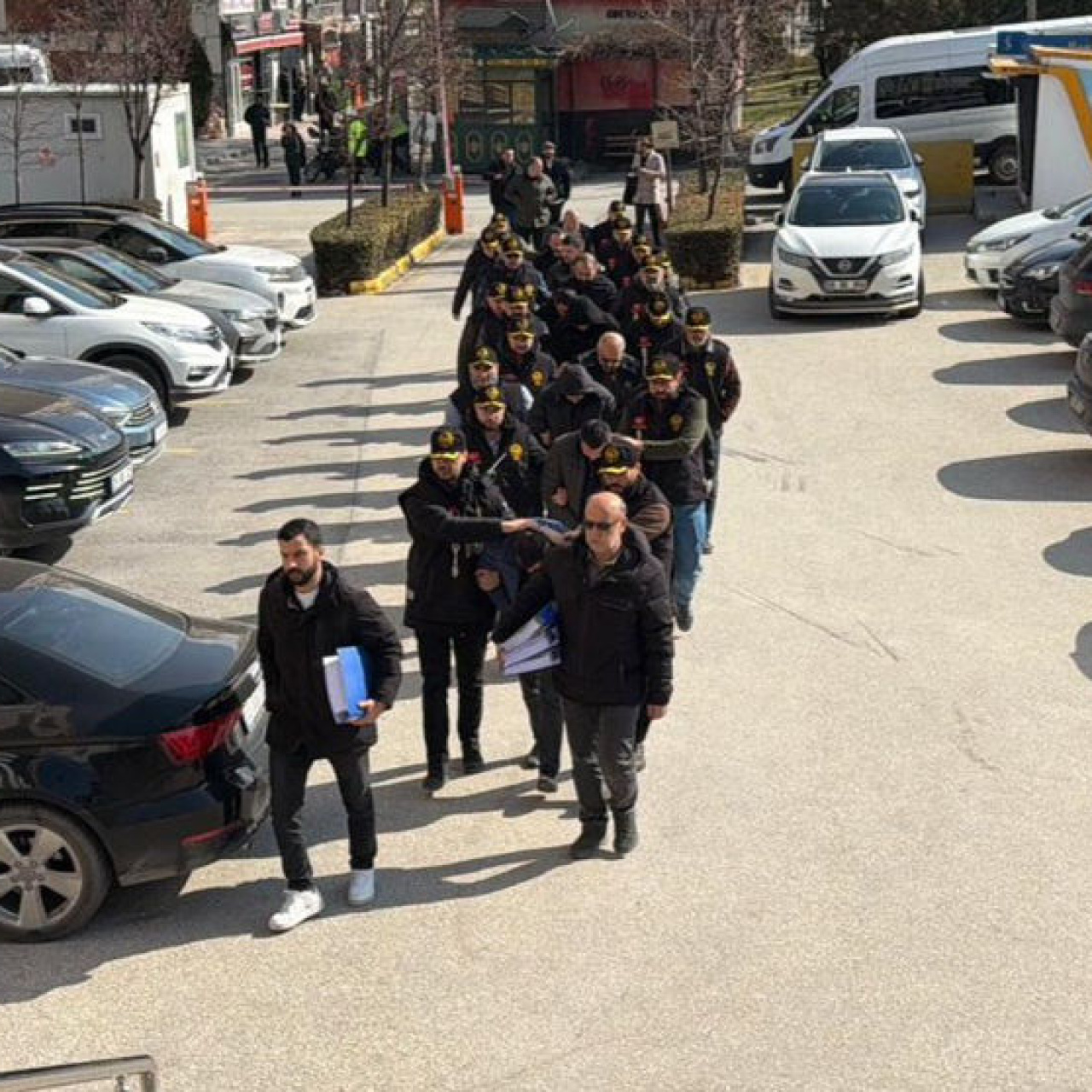 Lüks araçları parçalayıp satan 4 kişi tutuklandı