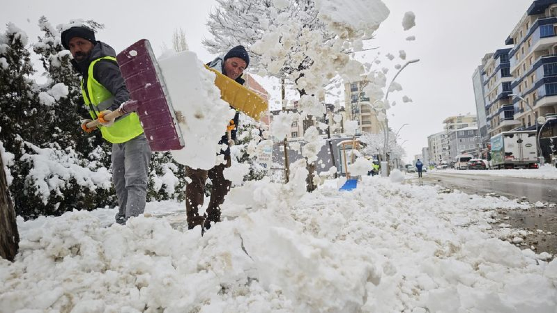 Van'da 143 yerleşim yerinin yolu kapandı | Son dakika haberleri
