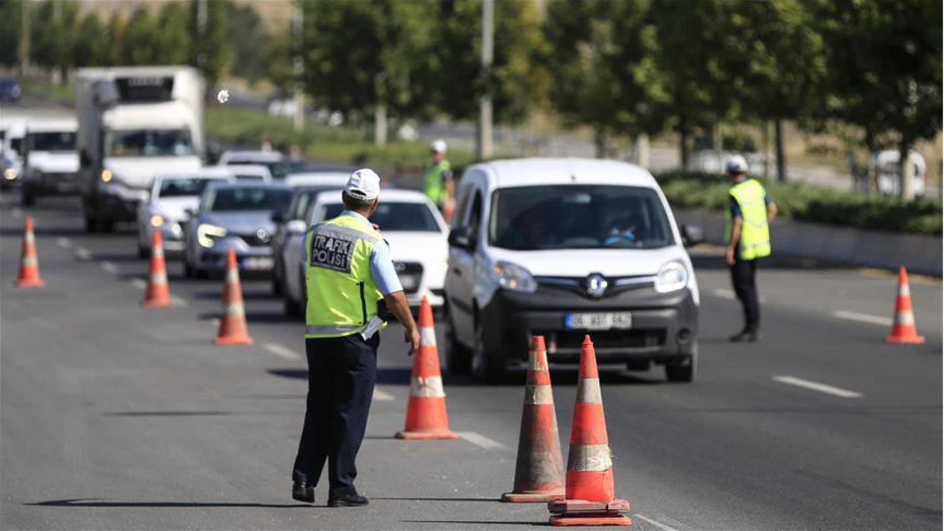 Trafik Hız Cezalarında Devrim: Yüzdelik Sistem Kaldırıldı, 9 Kademeli Yeni Düzenleme Yürürlükte
