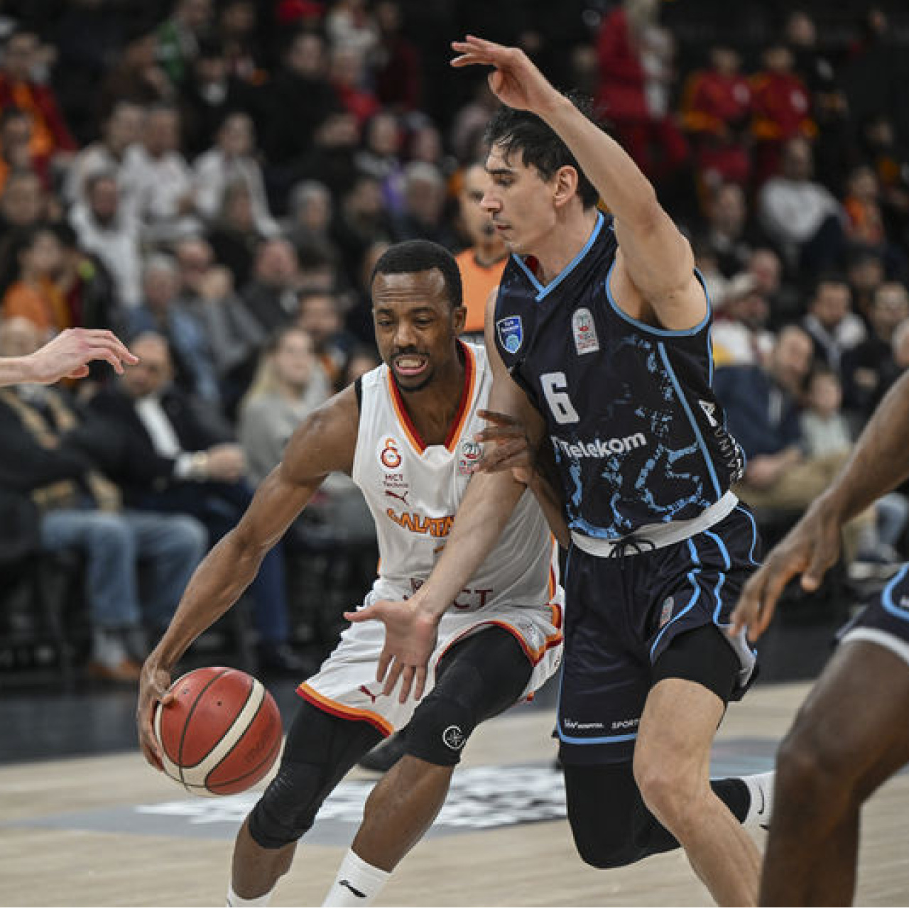 Türk Telekom, G.Saray'ı devirdi!