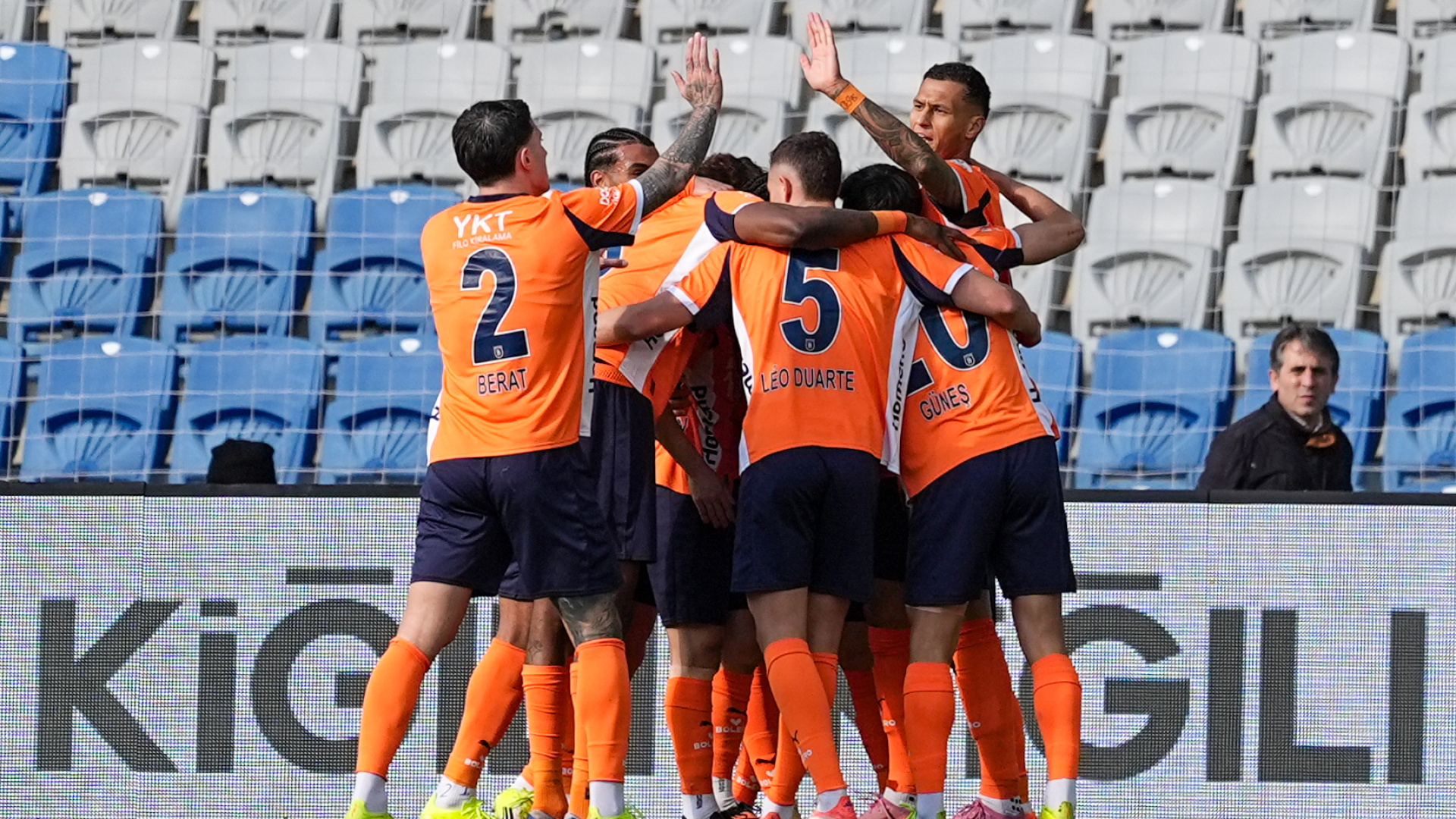Başakşehir, Göztepe'yi 2-1 Mağlup Ederek Üst Üste 3. Galibiyetini Aldı