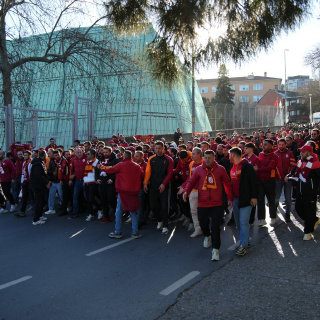 Galatasaraylı taraftarlar, Tüpraş Stadı'nda! - HT Spor
