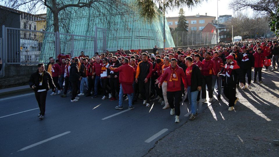 Galatasaraylı taraftarlar, Tüpraş Stadı'nda!