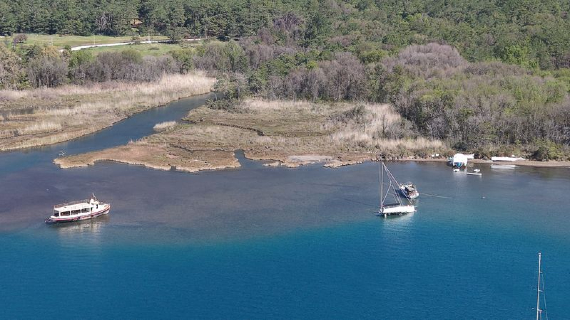 Marmaris'te deniz suyu yaklaşık 5 metre çekildi | Son dakika haberleri