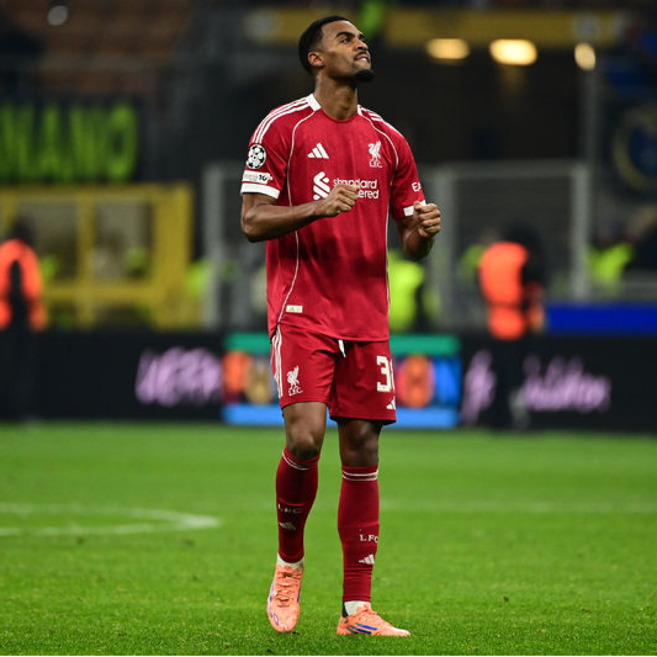 Liverpool yıldız isimle sözleşme uzattı