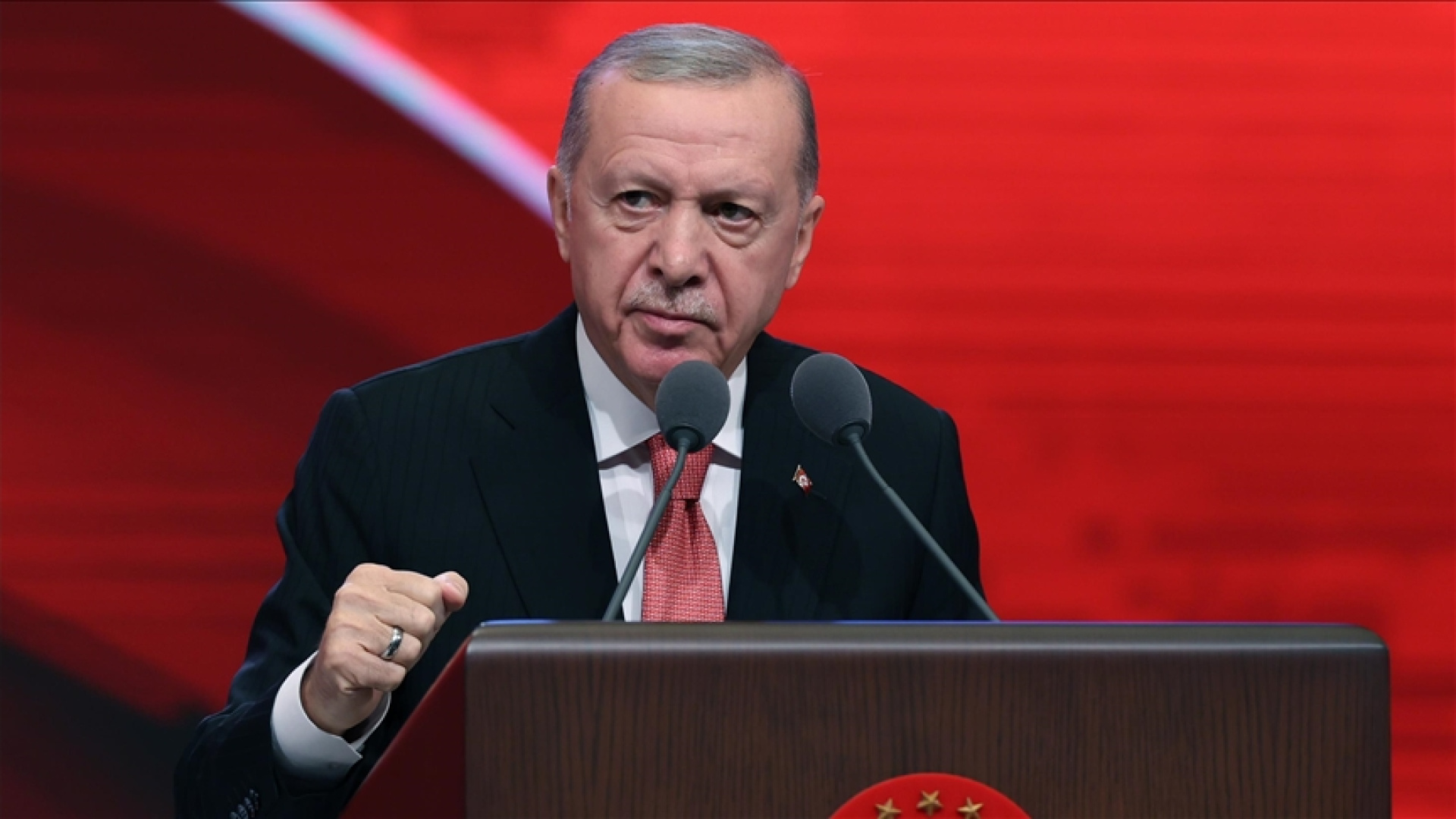 Cumhurbaşkanı Erdoğan'dan İftar Sonrası 8 Mart Mesajı: Kadınların Mücadelesini Selamlıyor