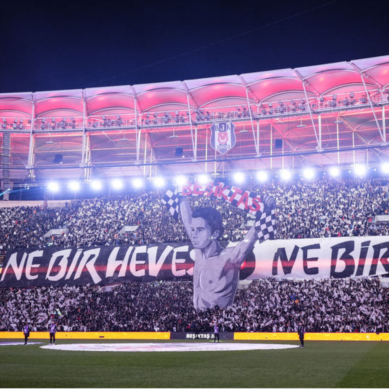 Beşiktaş'tan derbiye özel koreografi!