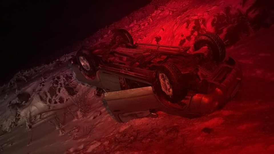 Otomobil şarampole devrildi: 2 yaralı