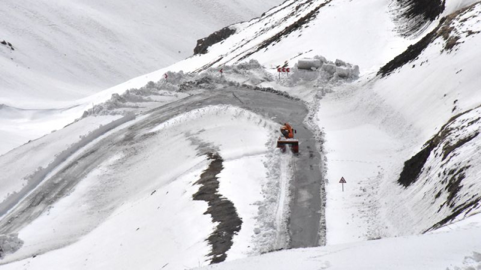 Kar erimesi çığ riskine yol açtı! 2 bölgeye uyarı!