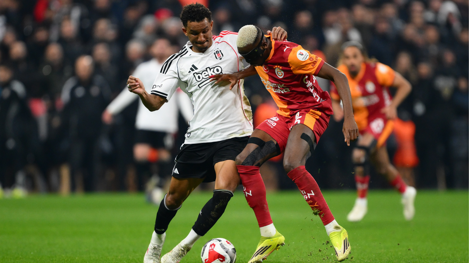 Spor Yazarlarından Beşiktaş-Galatasaray Derbisi Yorumları: 'Galatasaray Kazanmasını Biliyor'