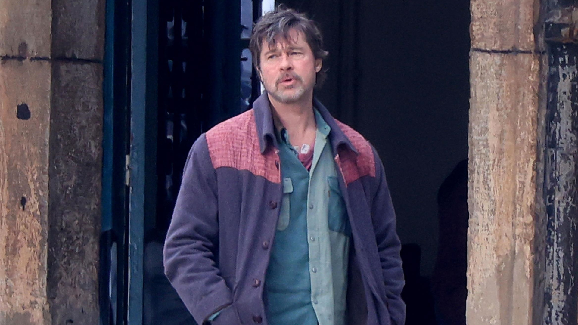 Brad Pitt Yunanistan'da Film Çekiminde Sevgilisi İle Görüntülendi